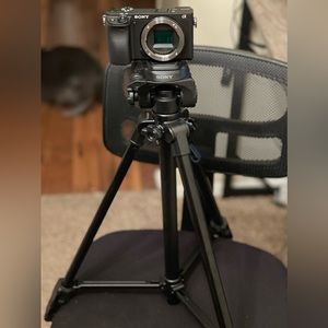 Sony a6400 mirrorless camera set w/ Sony e-mount lens and Sony tripod
